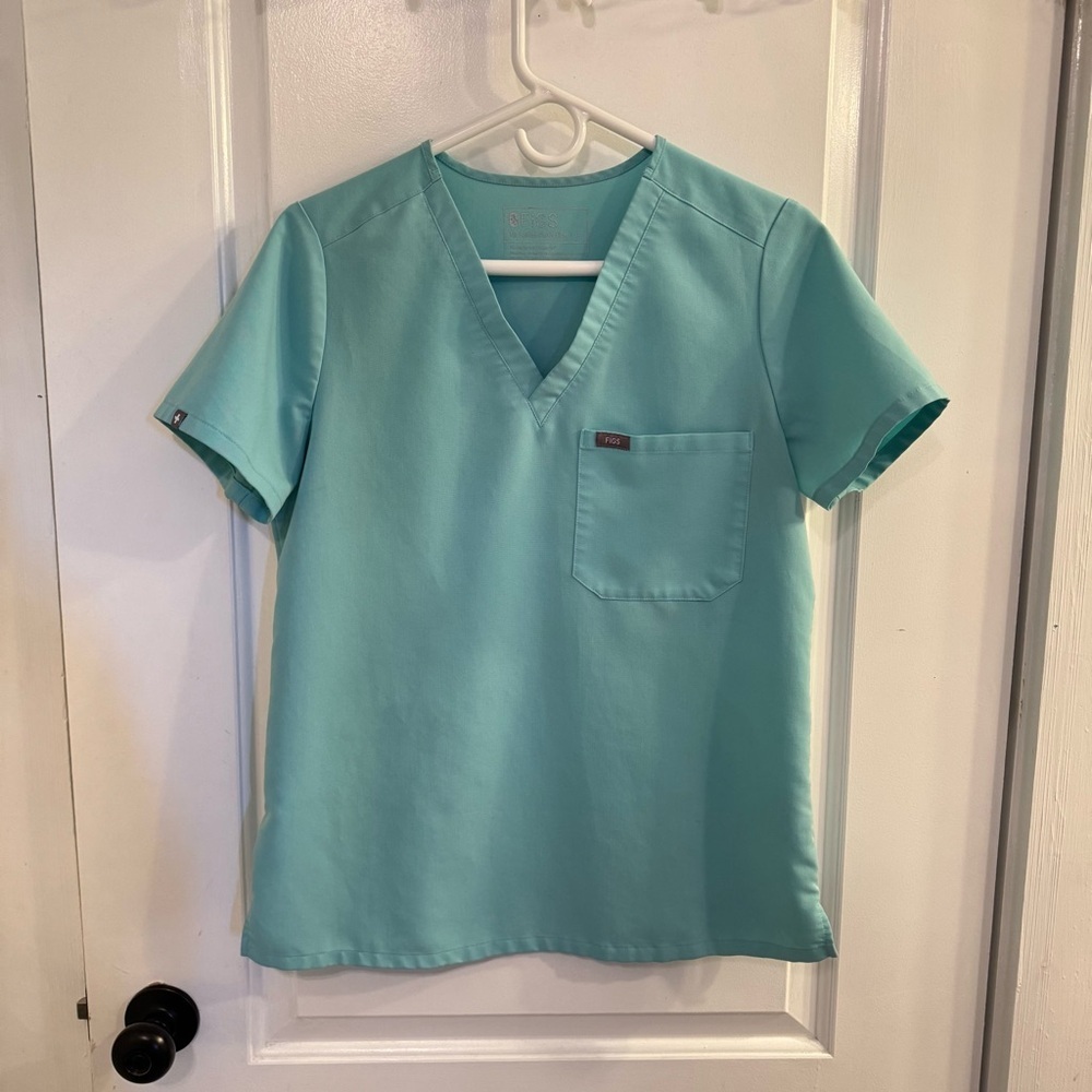 Figs Catarina One-Pocket Scrub Top Fresh Aqua
Limited Edition Color Small